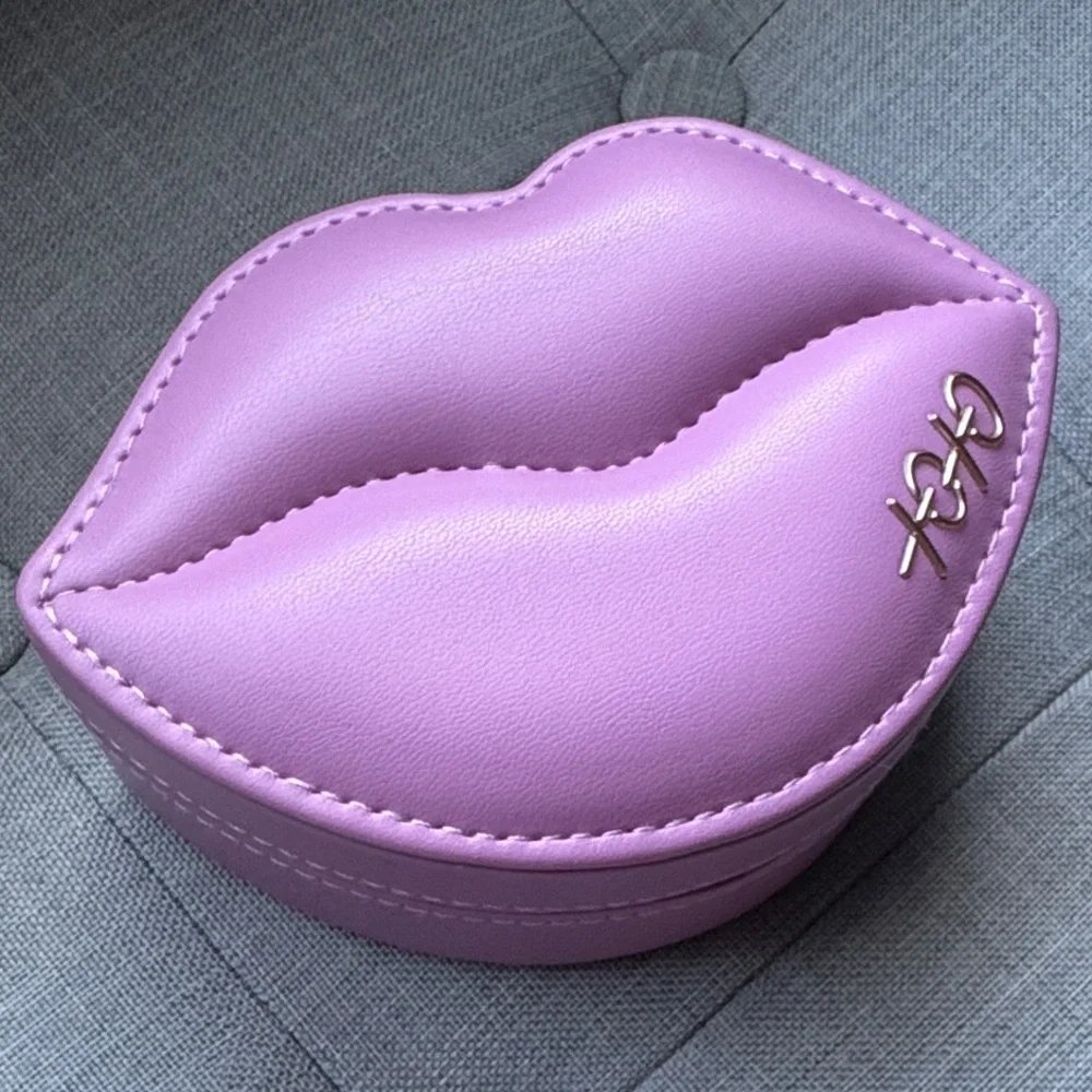 Lip Jewelry Storage Case - Picture 4 of 7